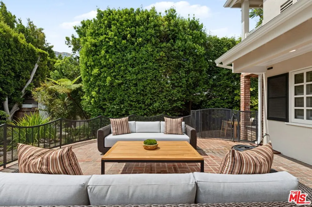 10770 Weyburn Avenue Los Angeles, CA 90024