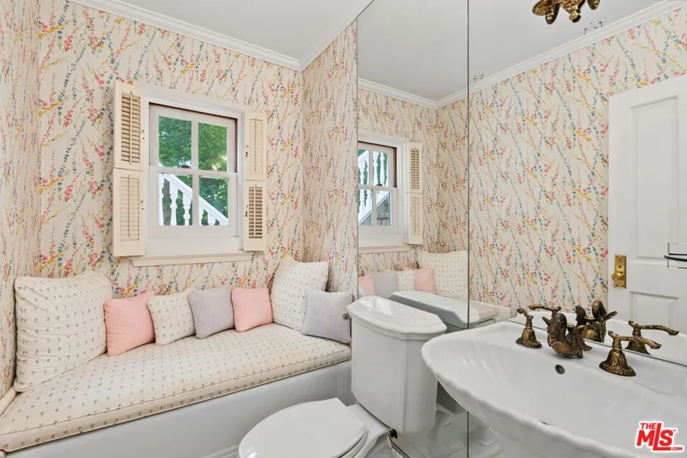 10770 Weyburn Avenue Los Angeles, CA 90024