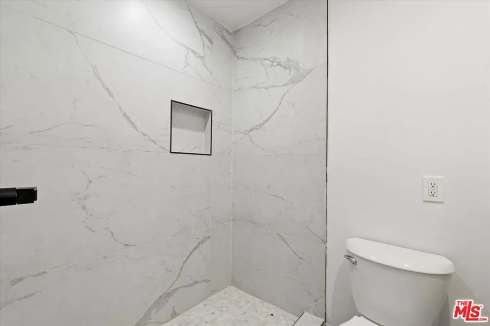 3748 Veteran Los Angeles, CA 90034