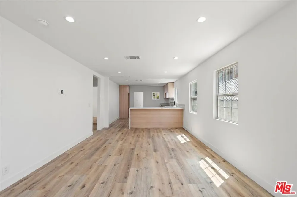 3748 Veteran Los Angeles, CA 90034