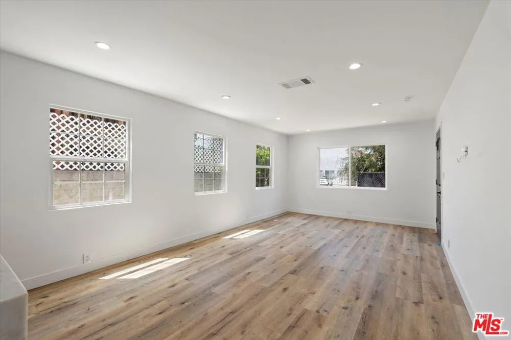3748 Veteran Los Angeles, CA 90034