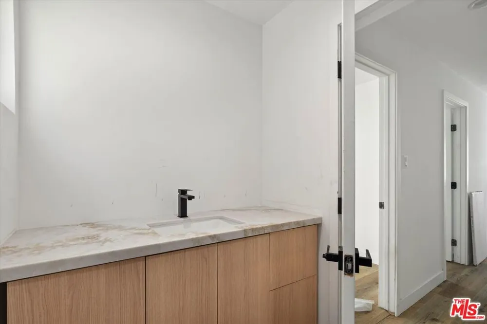 3748 Veteran Los Angeles, CA 90034
