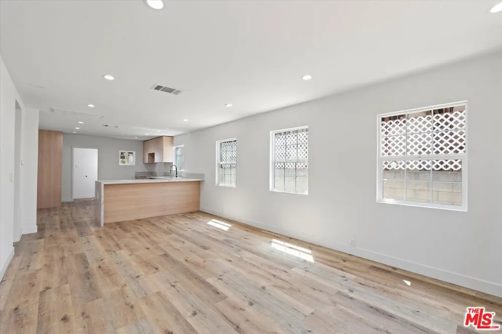 3748 Veteran Los Angeles, CA 90034