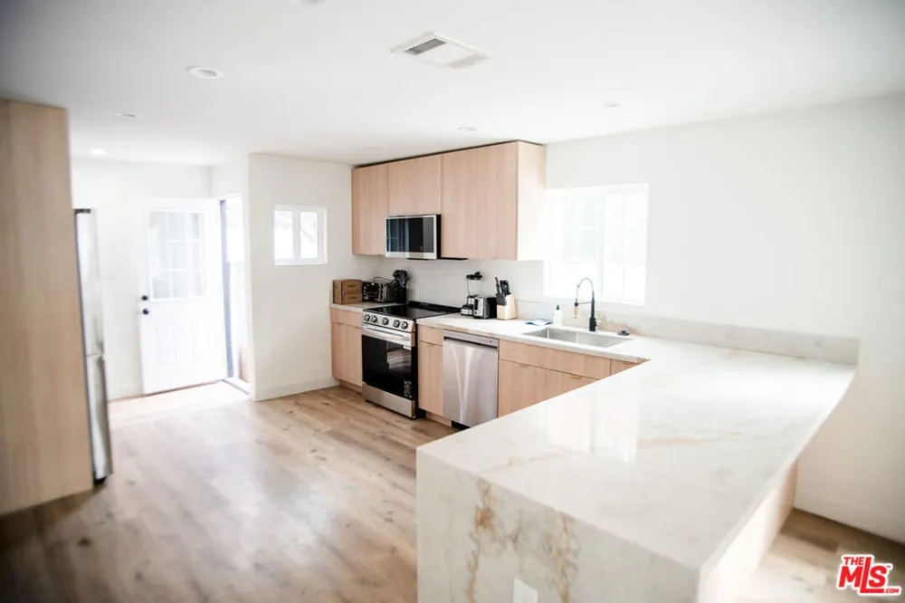 3748 Veteran Los Angeles, CA 90034