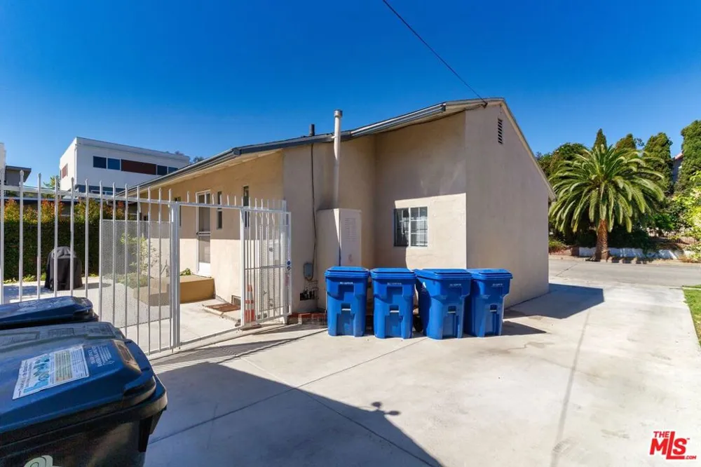 138 S Madison Avenue Los Angeles, CA 90004