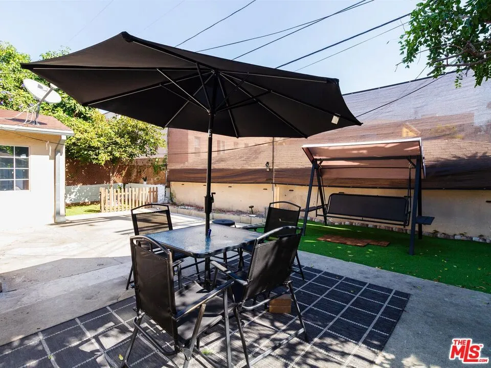 138 S Madison Avenue Los Angeles, CA 90004