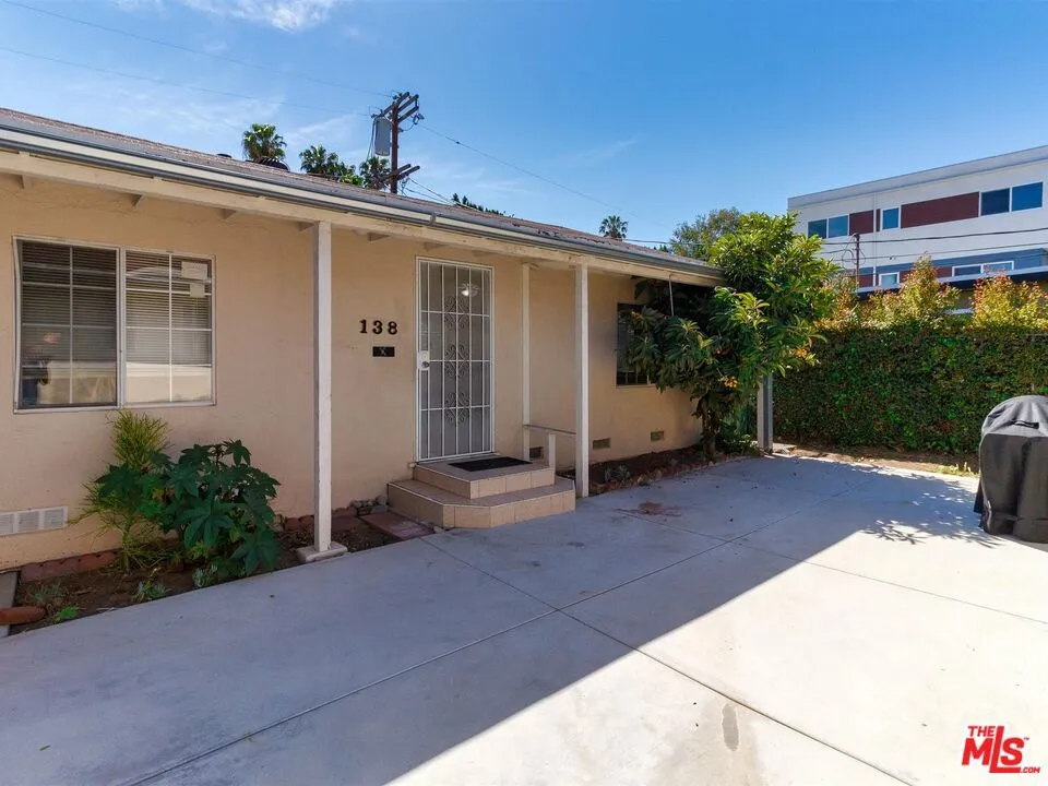 138 S Madison Avenue Los Angeles, CA 90004