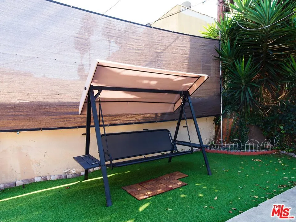 138 S Madison Avenue Los Angeles, CA 90004