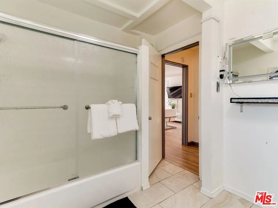 138 S Madison Avenue Los Angeles, CA 90004