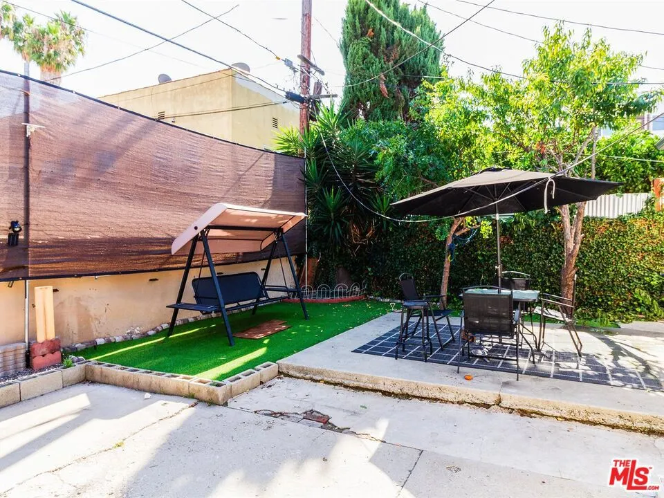 138 S Madison Avenue Los Angeles, CA 90004