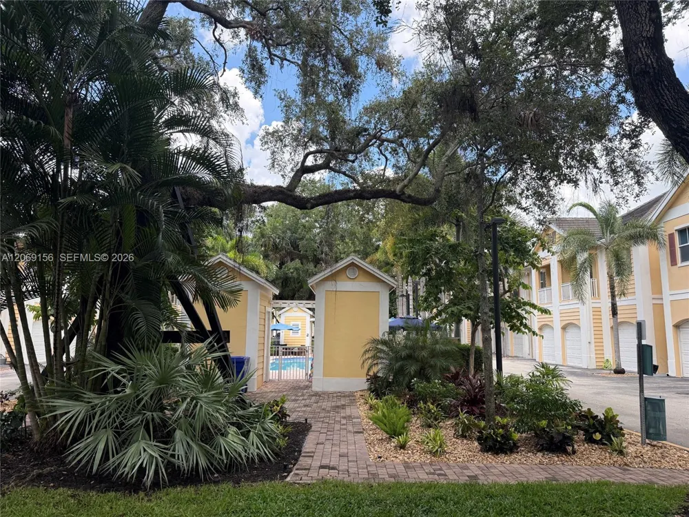 525 SW 18th Ave #26 Fort Lauderdale, FL 33312