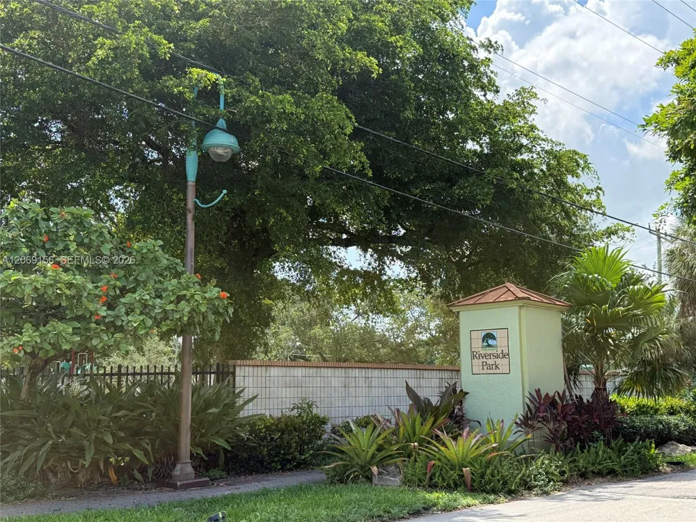 525 SW 18th Ave #26 Fort Lauderdale, FL 33312