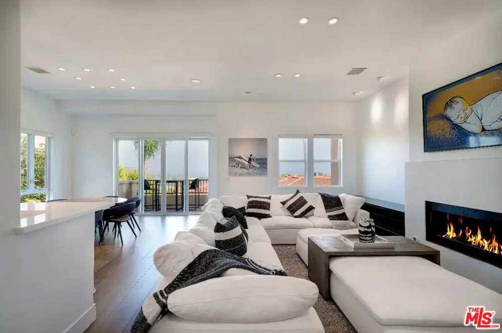 23935 De Ville Way Malibu, CA 90265