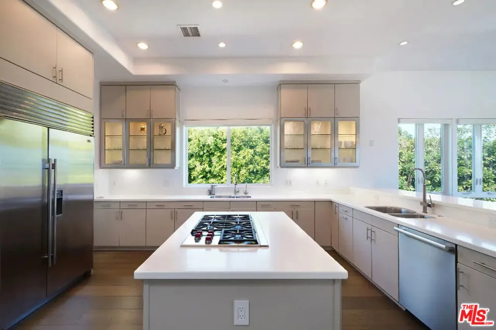 23935 De Ville Way Malibu, CA 90265