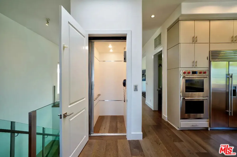 23935 De Ville Way Malibu, CA 90265