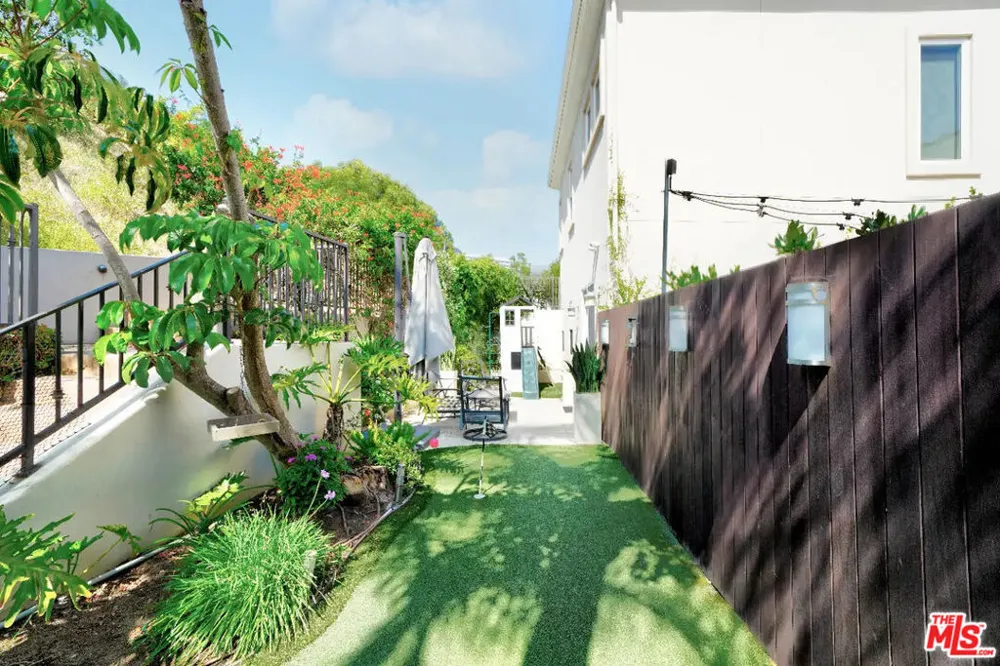 23935 De Ville Way Malibu, CA 90265