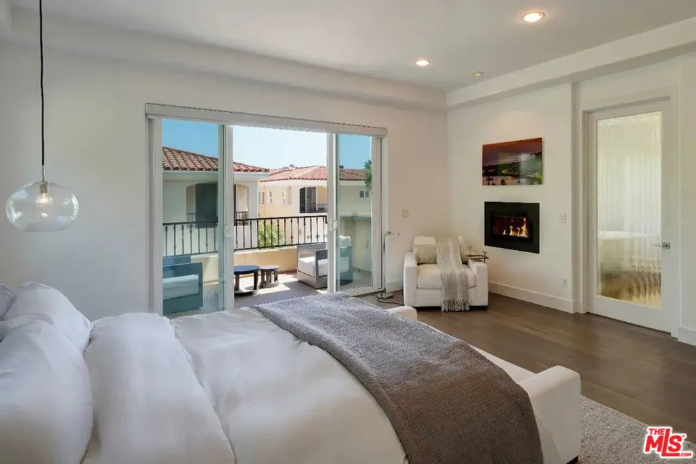 23935 De Ville Way Malibu, CA 90265