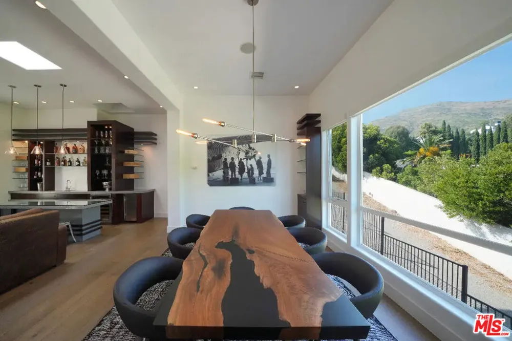 23935 De Ville Way Malibu, CA 90265