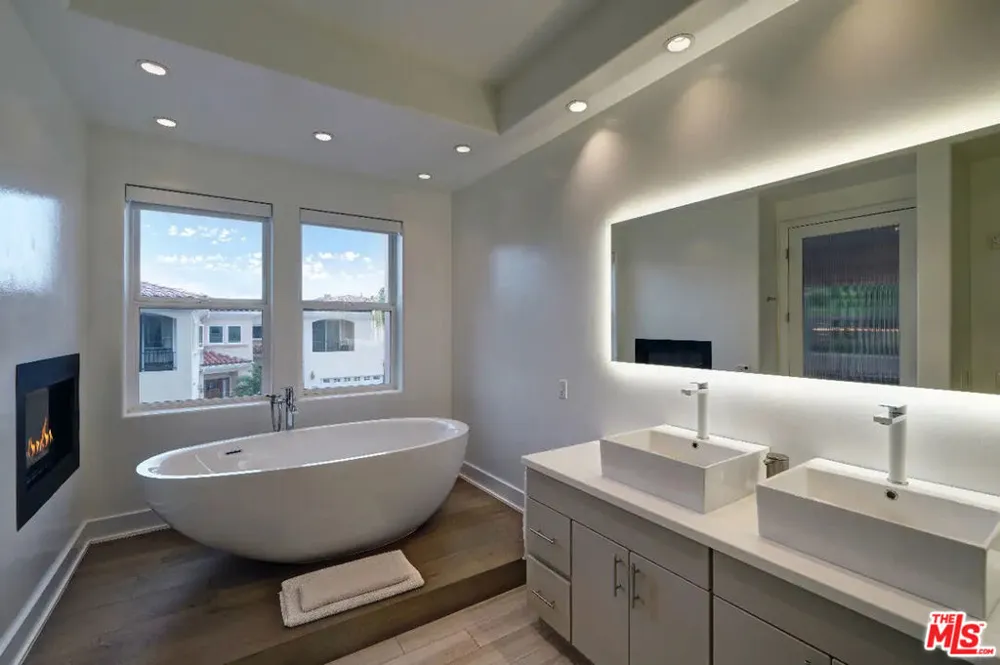 23935 De Ville Way Malibu, CA 90265