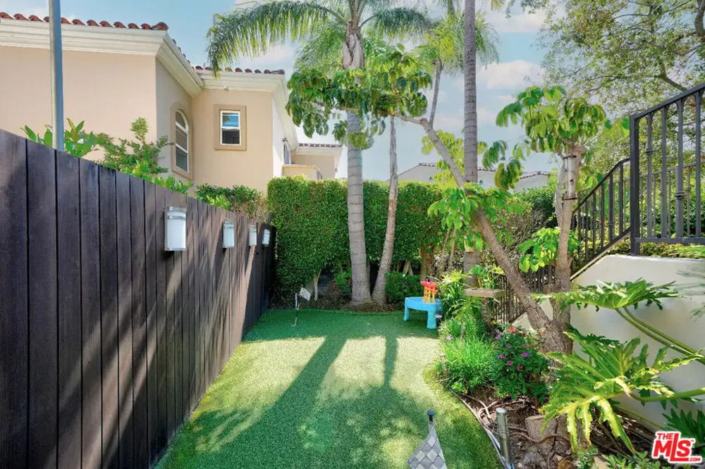 23935 De Ville Way Malibu, CA 90265