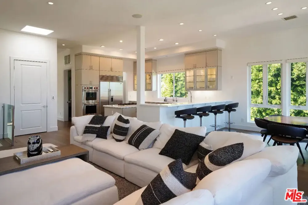 23935 De Ville Way Malibu, CA 90265