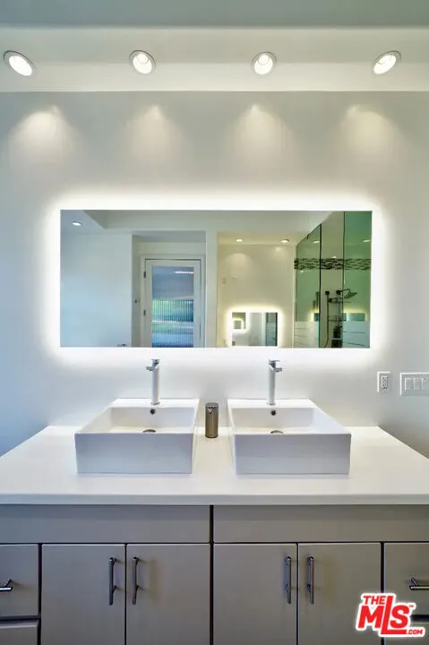 23935 De Ville Way Malibu, CA 90265