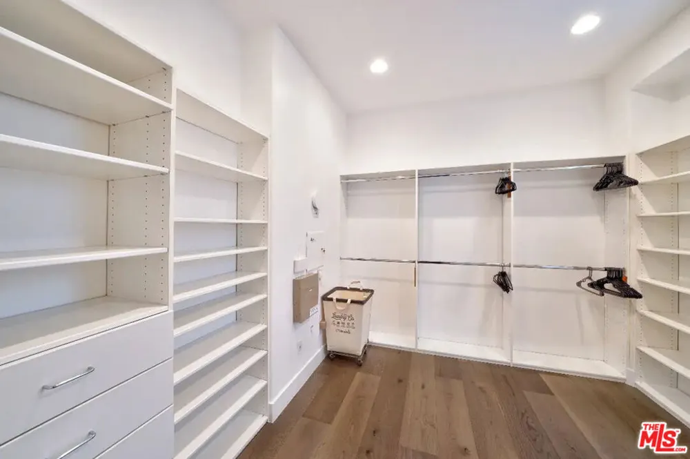 23935 De Ville Way Malibu, CA 90265