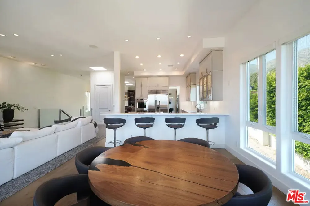 23935 De Ville Way Malibu, CA 90265