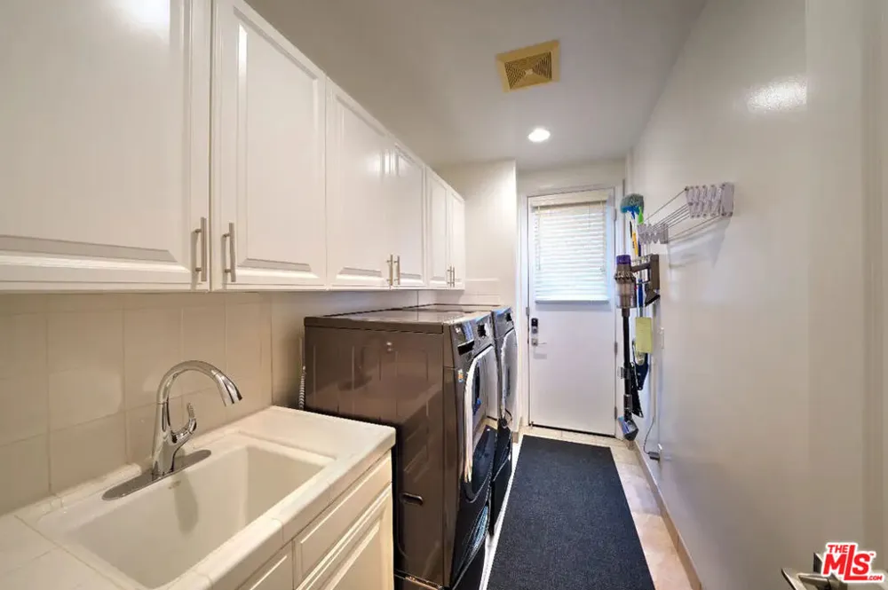 23935 De Ville Way Malibu, CA 90265