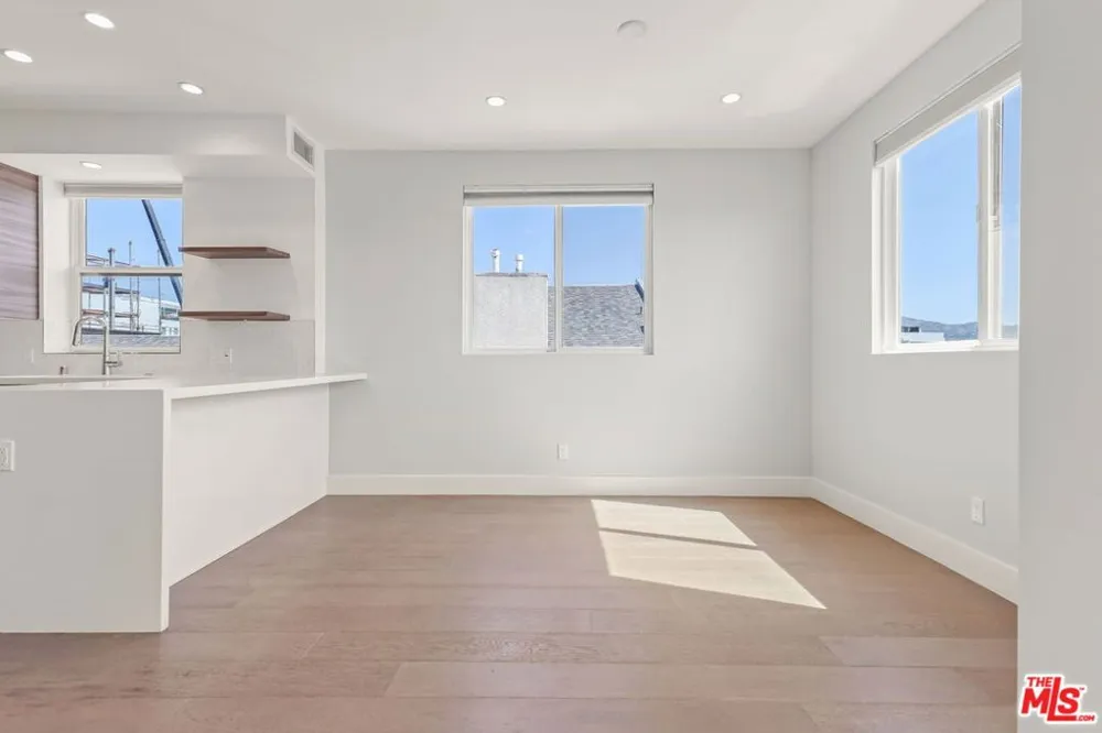 935 Hudson Avenue #401 Los Angeles, CA 90038