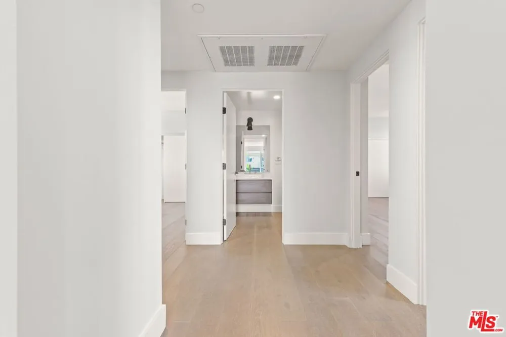 935 Hudson Avenue #401 Los Angeles, CA 90038