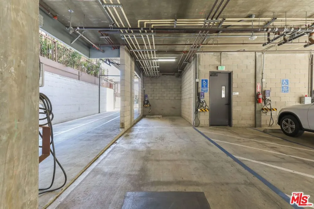935 Hudson Avenue #401 Los Angeles, CA 90038