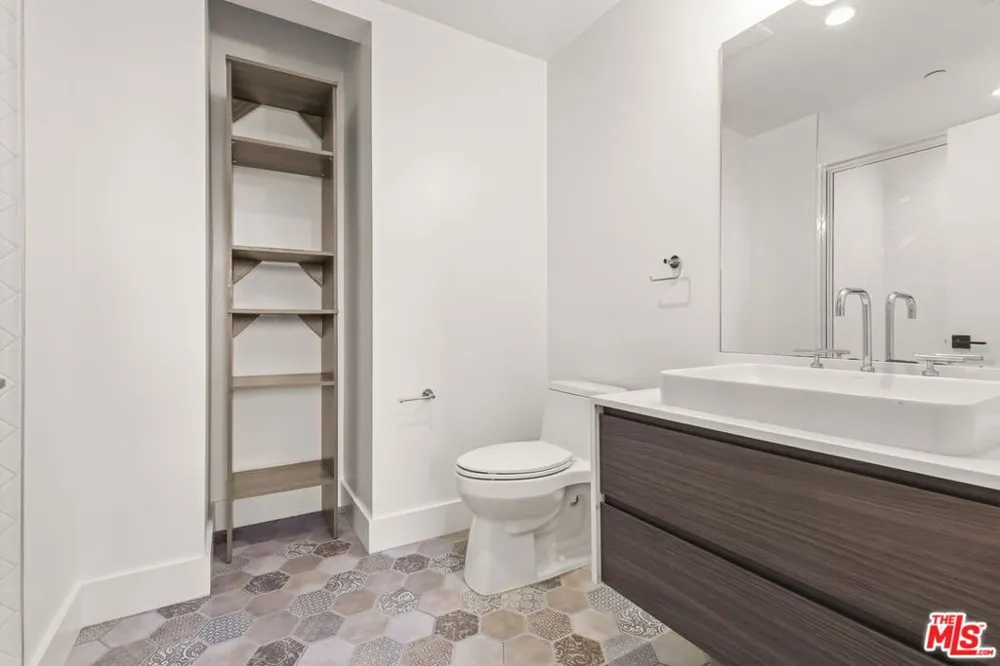 935 Hudson Avenue #401 Los Angeles, CA 90038
