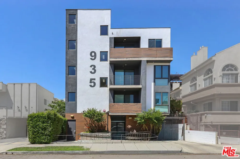 935 Hudson Avenue #401 Los Angeles, CA 90038