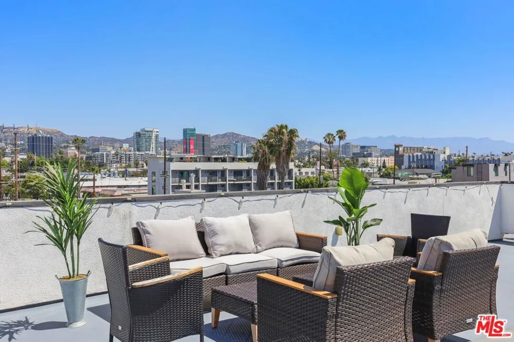 935 Hudson Avenue #401 Los Angeles, CA 90038