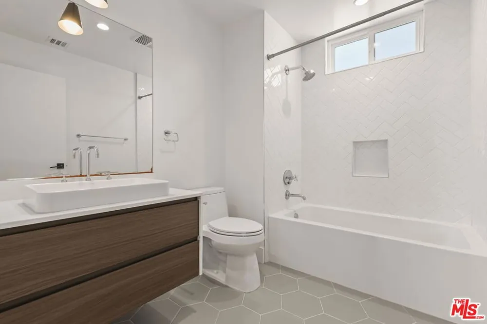 935 Hudson Avenue #401 Los Angeles, CA 90038