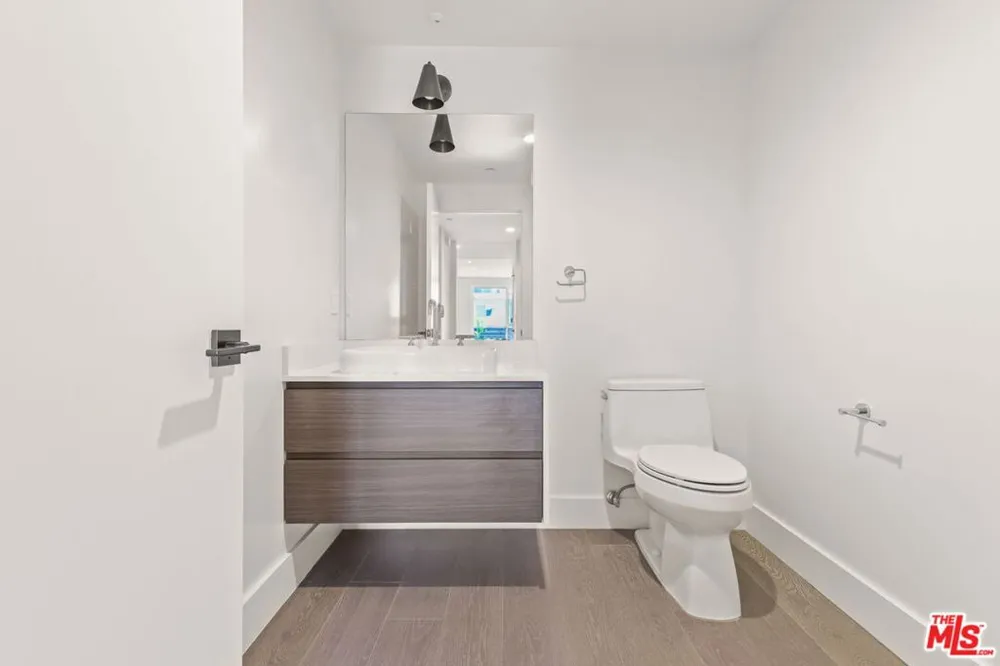 935 Hudson Avenue #401 Los Angeles, CA 90038