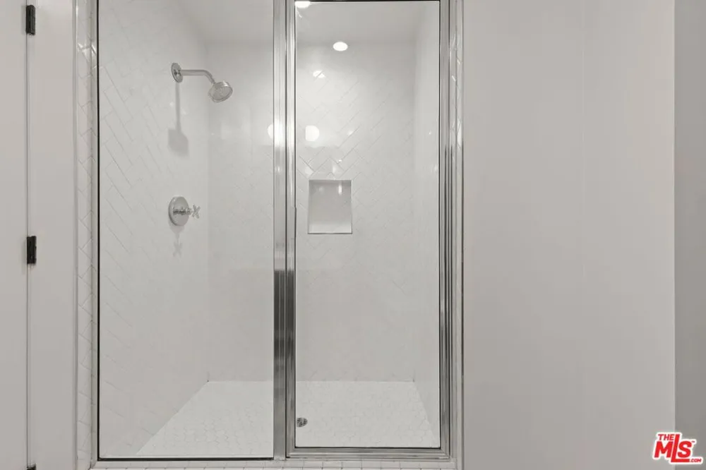935 Hudson Avenue #401 Los Angeles, CA 90038