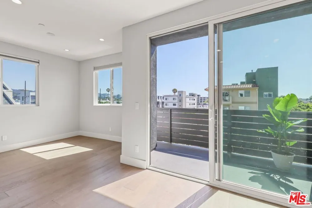 935 Hudson Avenue #401 Los Angeles, CA 90038