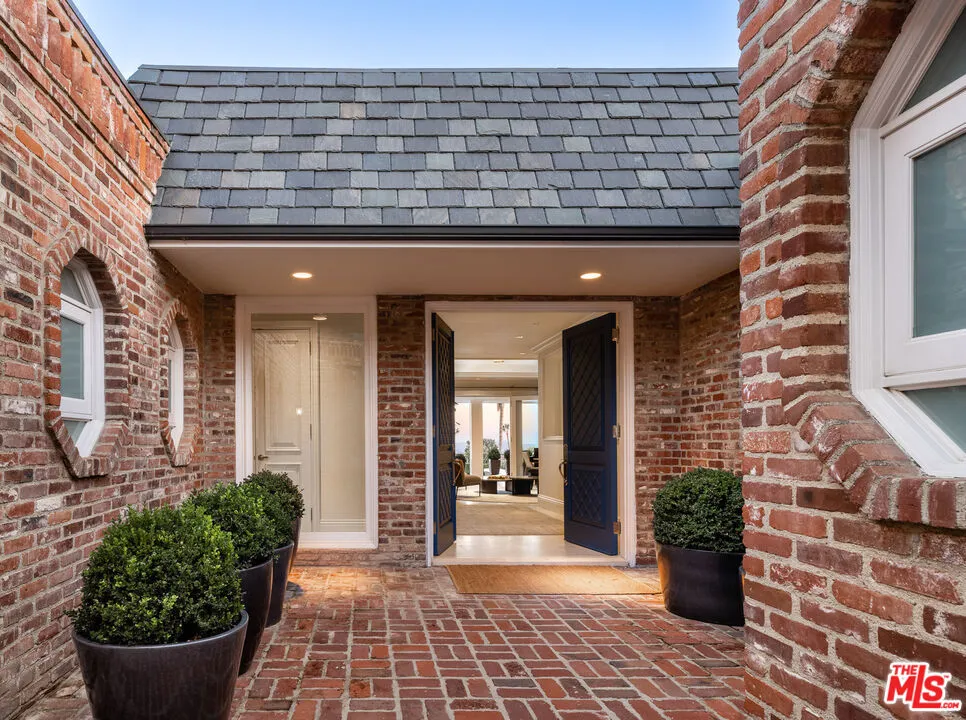 520 Stonewood Drive Beverly Hills, CA 90210