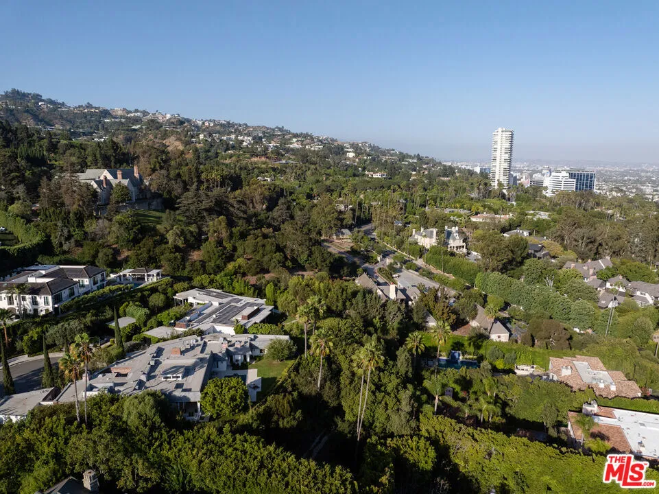 520 Stonewood Drive Beverly Hills, CA 90210
