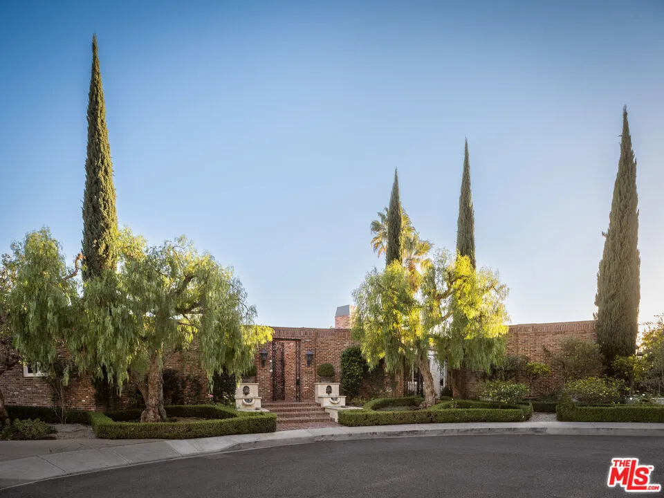 520 Stonewood Drive Beverly Hills, CA 90210