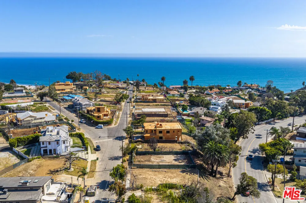 515 Las Casas Avenue Los Angeles, CA 90272