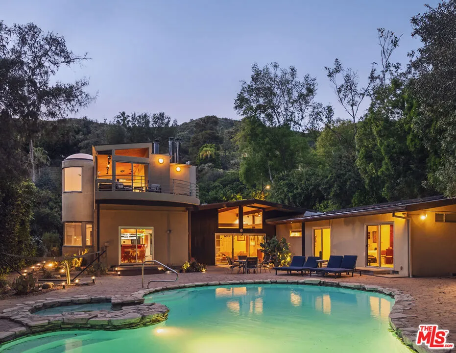 13044 Sky Valley Road Los Angeles, CA 90049