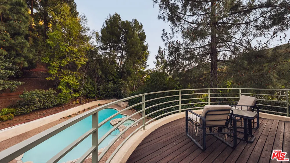 13044 Sky Valley Road Los Angeles, CA 90049