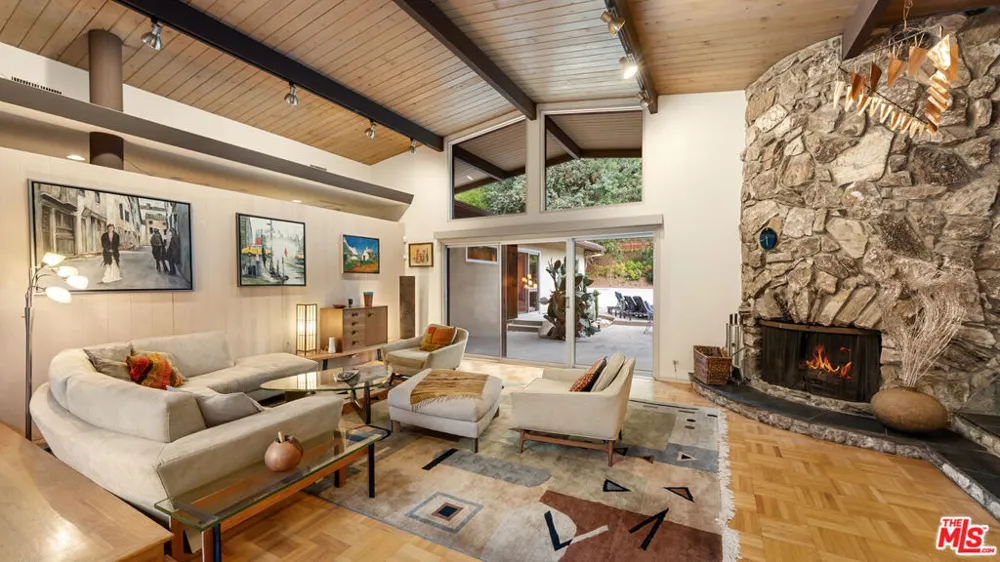 13044 Sky Valley Road Los Angeles, CA 90049