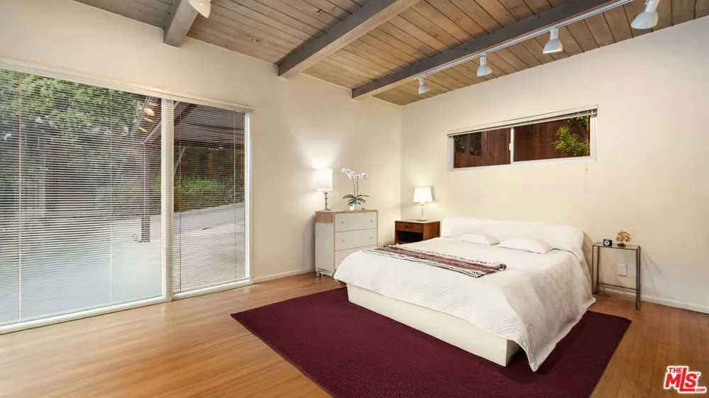 13044 Sky Valley Road Los Angeles, CA 90049