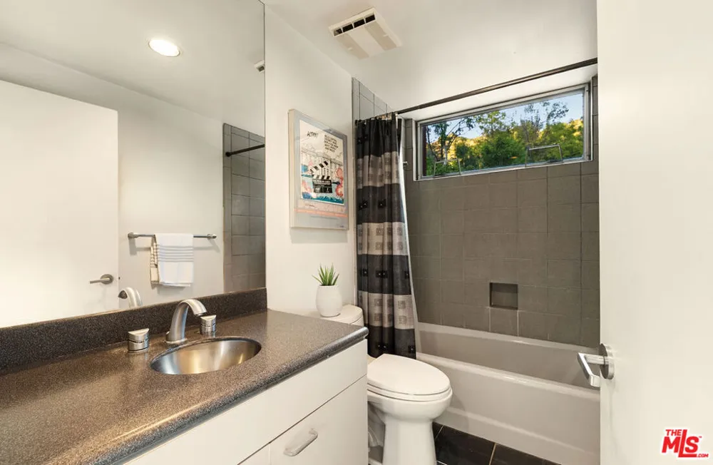 13044 Sky Valley Road Los Angeles, CA 90049