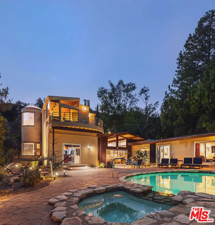 13044 Sky Valley Road Los Angeles, CA 90049