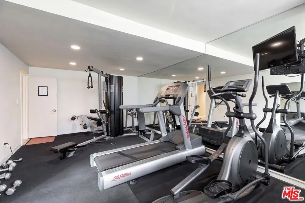 11970 Montana Avenue #207 Los Angeles, CA 90049